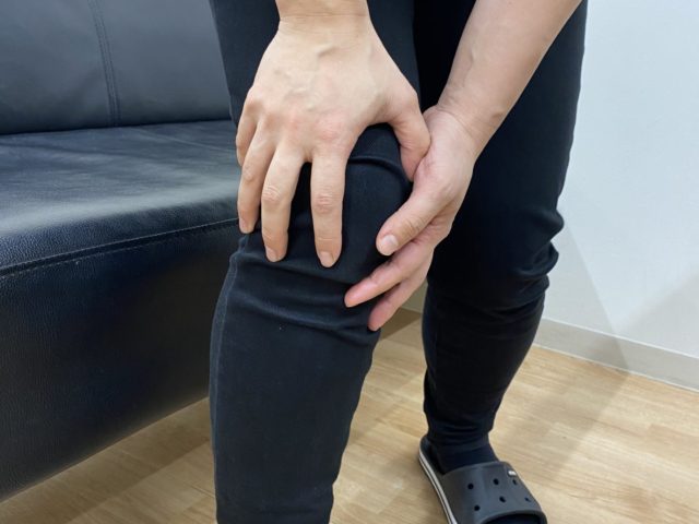 膝の痛みの原因として一番考えられるものは何ですか？